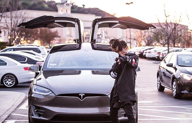 https://e-vehicleinfo.com/global/top-10-celebrities-with-electric-cars-around-the-world/