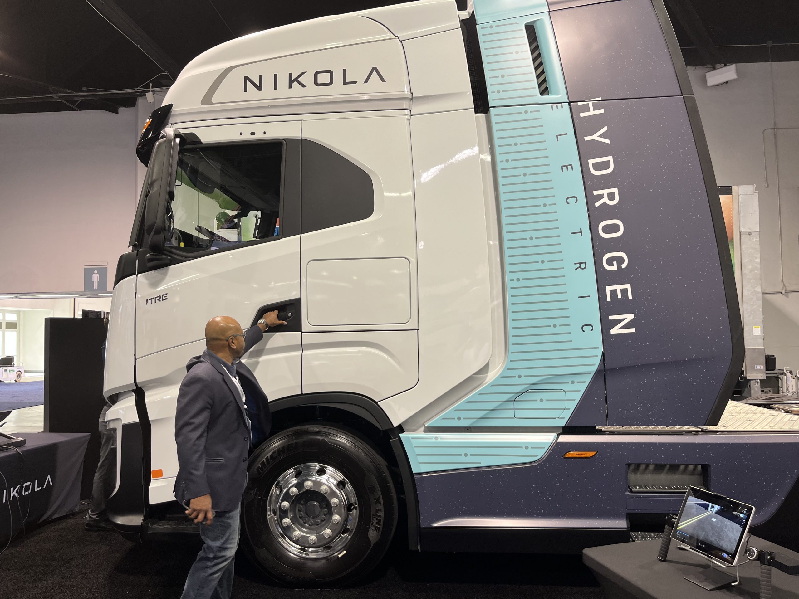 https://e-vehicleinfo.com/global/bosch-and-nikola-are-developing-a-commercial-hydrogen-fuel-cell-truck/