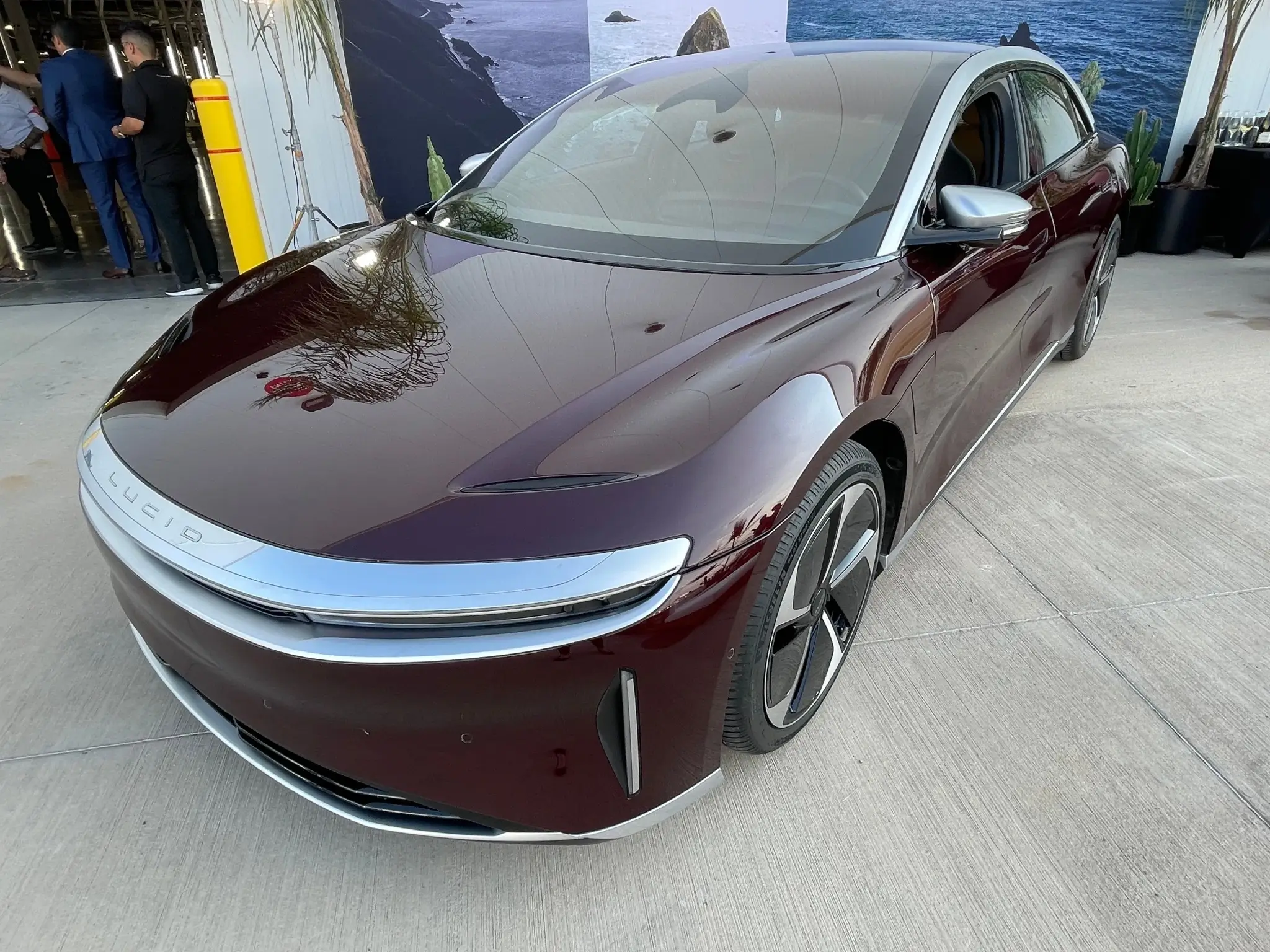 https://e-vehicleinfo.com/lucid-air-price-specifications-and-top-features/