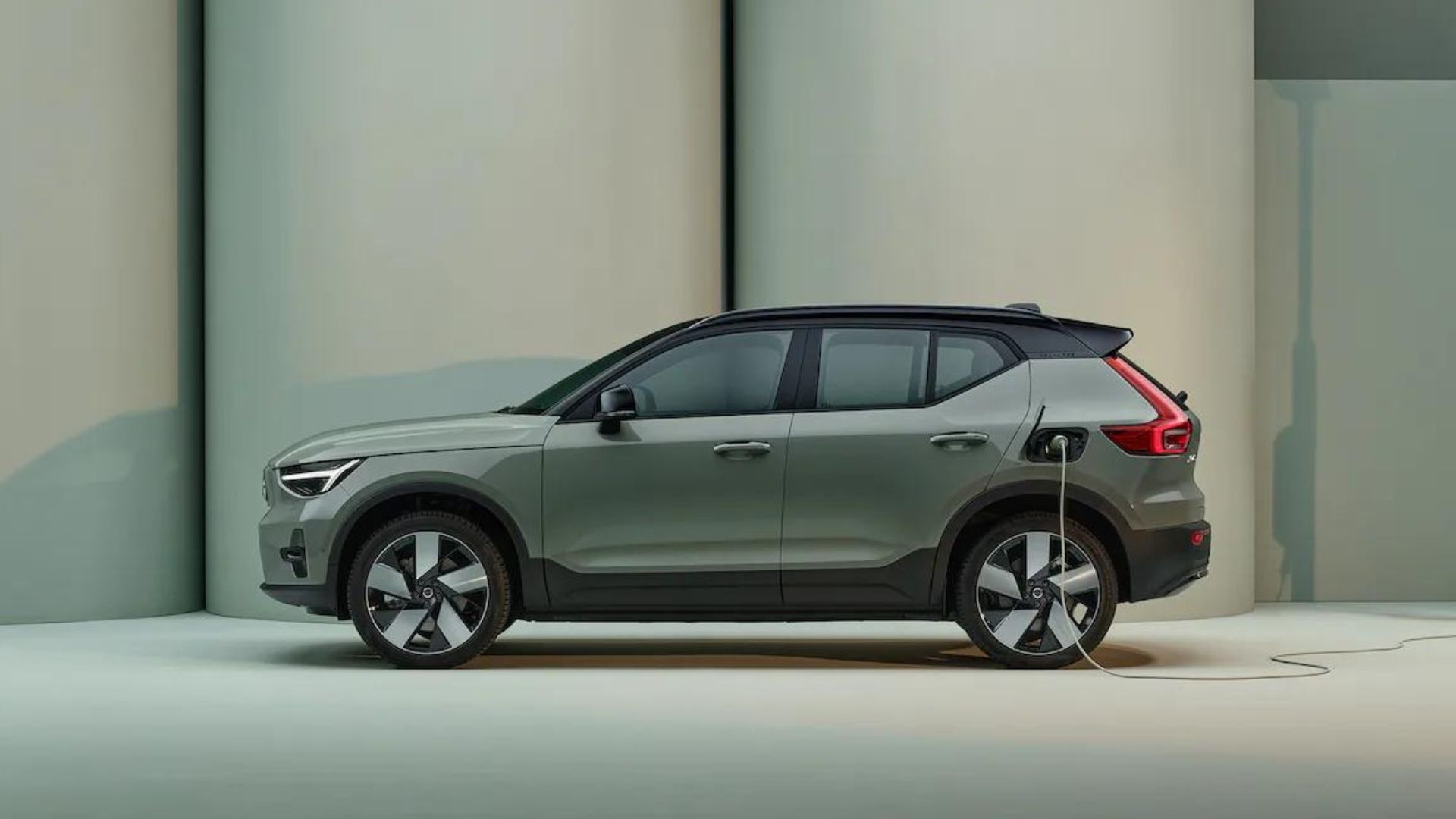 https://e-vehicleinfo.com/volvo-xc40-recharge-electric-car-launched-in-india-price-and-range/