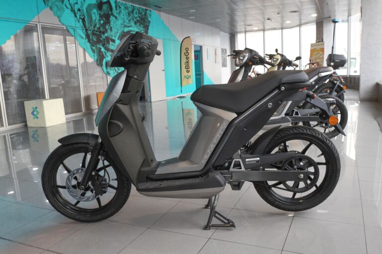 eBikeGo MUVI Electric Scooter With 16-inch Alloy Wheels