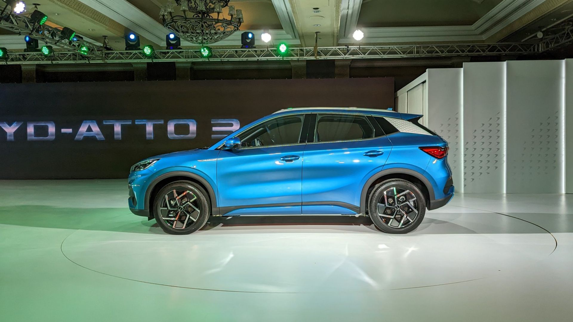 https://e-vehicleinfo.com/byd-atto-3-launched-offers-a-521km-range-in-full-charge/