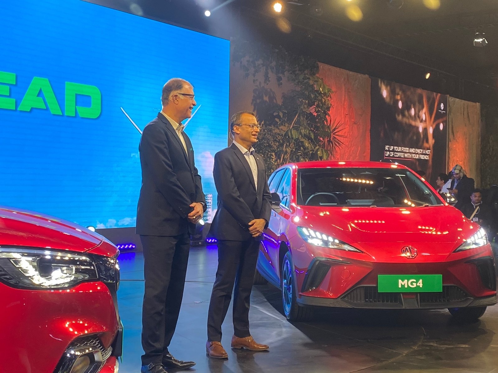 https://e-vehicleinfo.com/mg-showcased-mg4-electric-hatchback-at-auto-expo-2023/