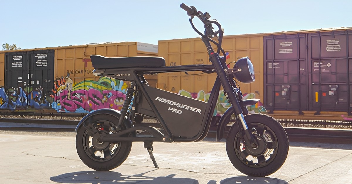 https://e-vehicleinfo.com/global/voromotors-unveiled-new-electric-scooter-roadrunner-pro/