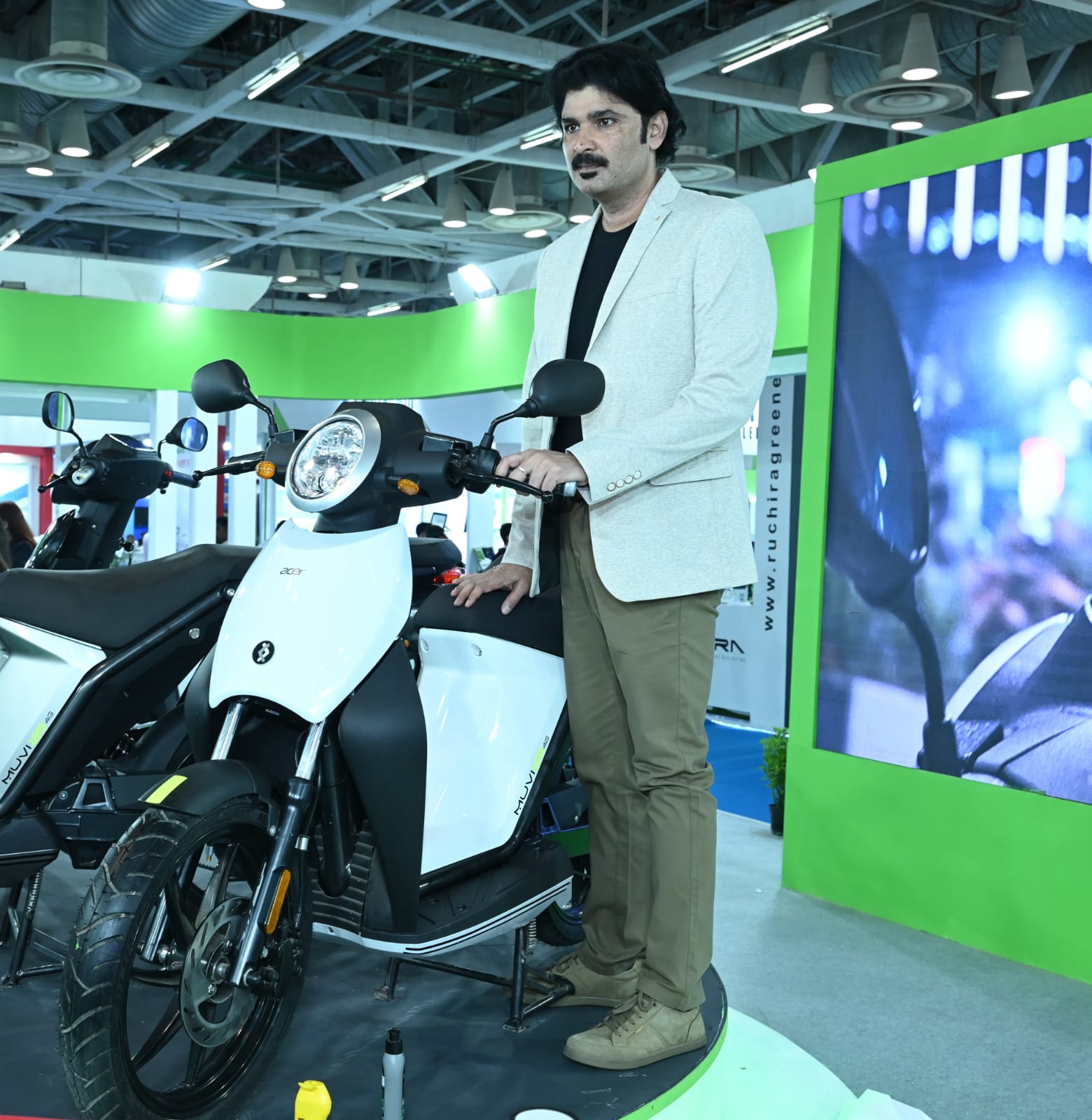 https://e-vehicleinfo.com/acer-showcased-muvi-125-4g-electric-scooter/