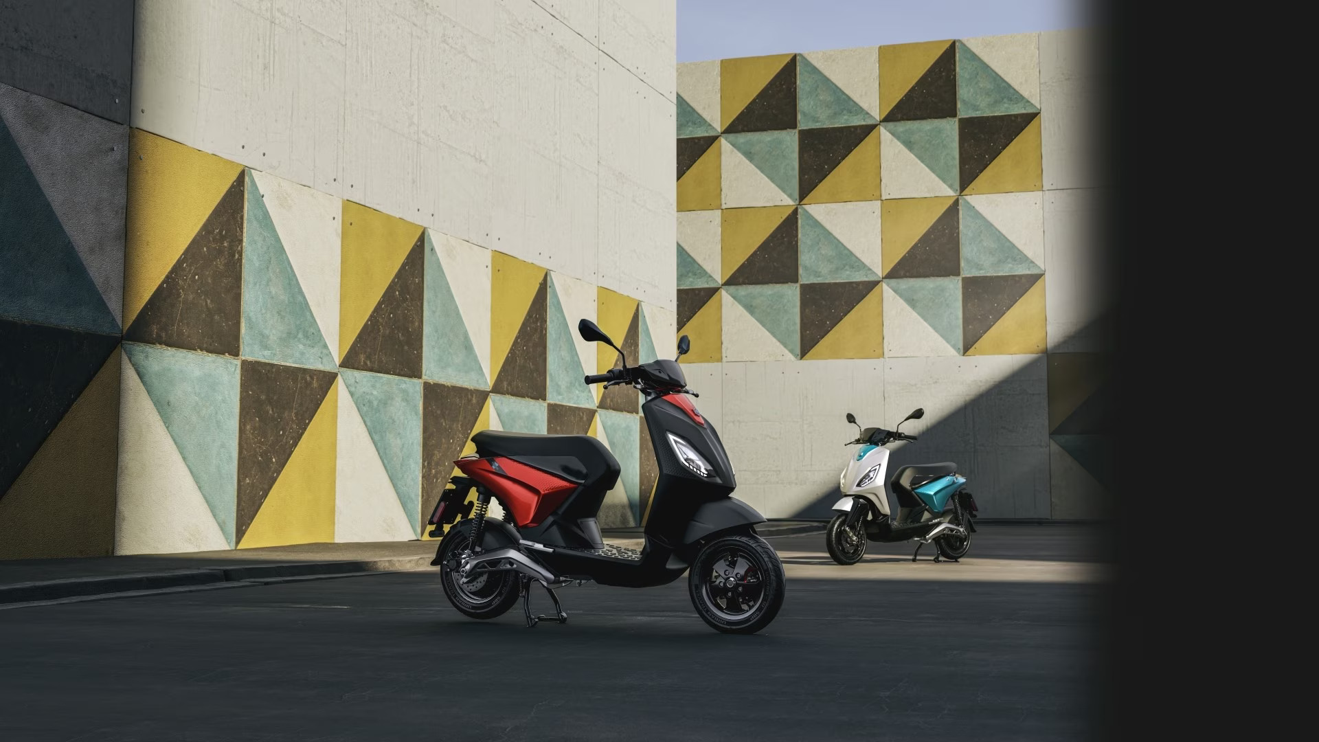 Piaggio electric scoooters Piaggio 1, 1+ and Acitve Electric Scooter's Price, Range, and Specs