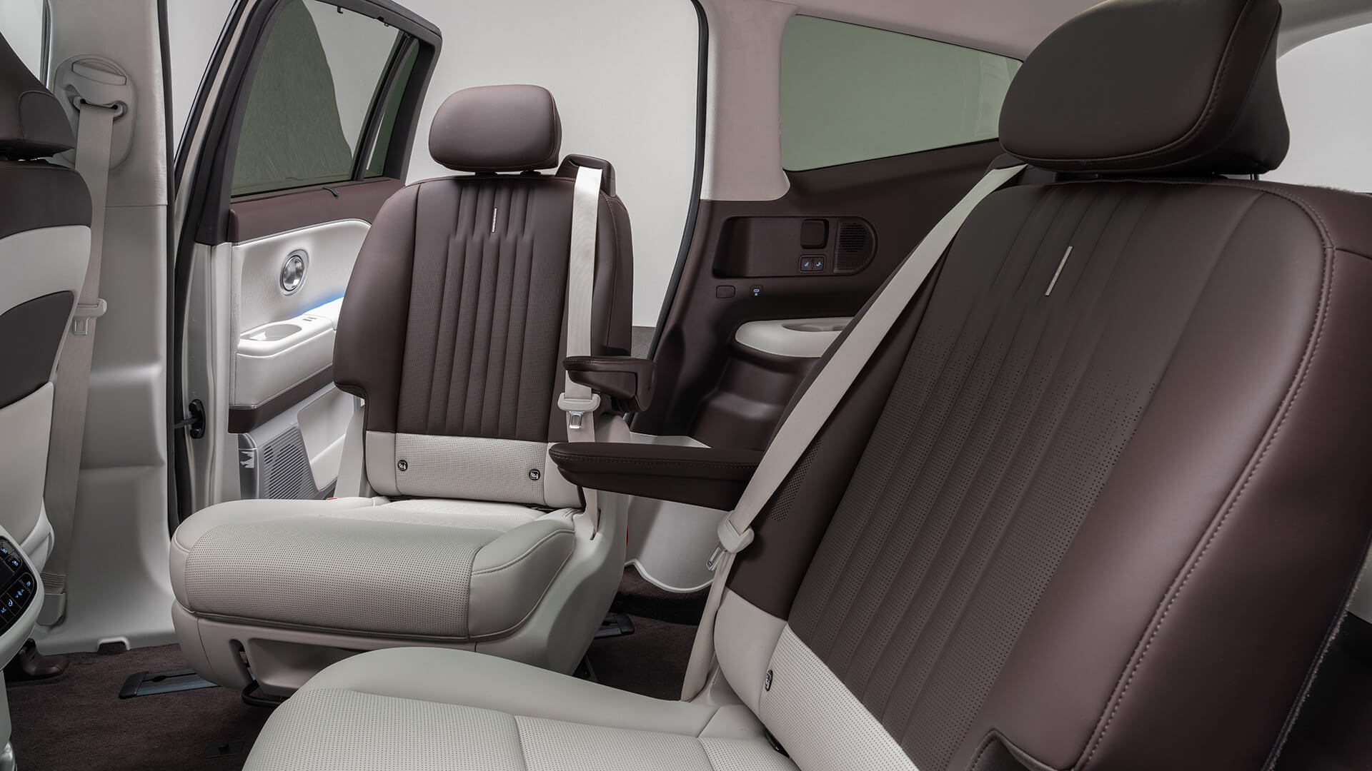 Hyundai Ioniq 9 interior design 1 All-New 2026 Hyundai IONIQ 9 | 620 km Range | 7-Seater Electric SUV https://e-vehicleinfo.com/2026-hyundai-ioniq-9-ev/