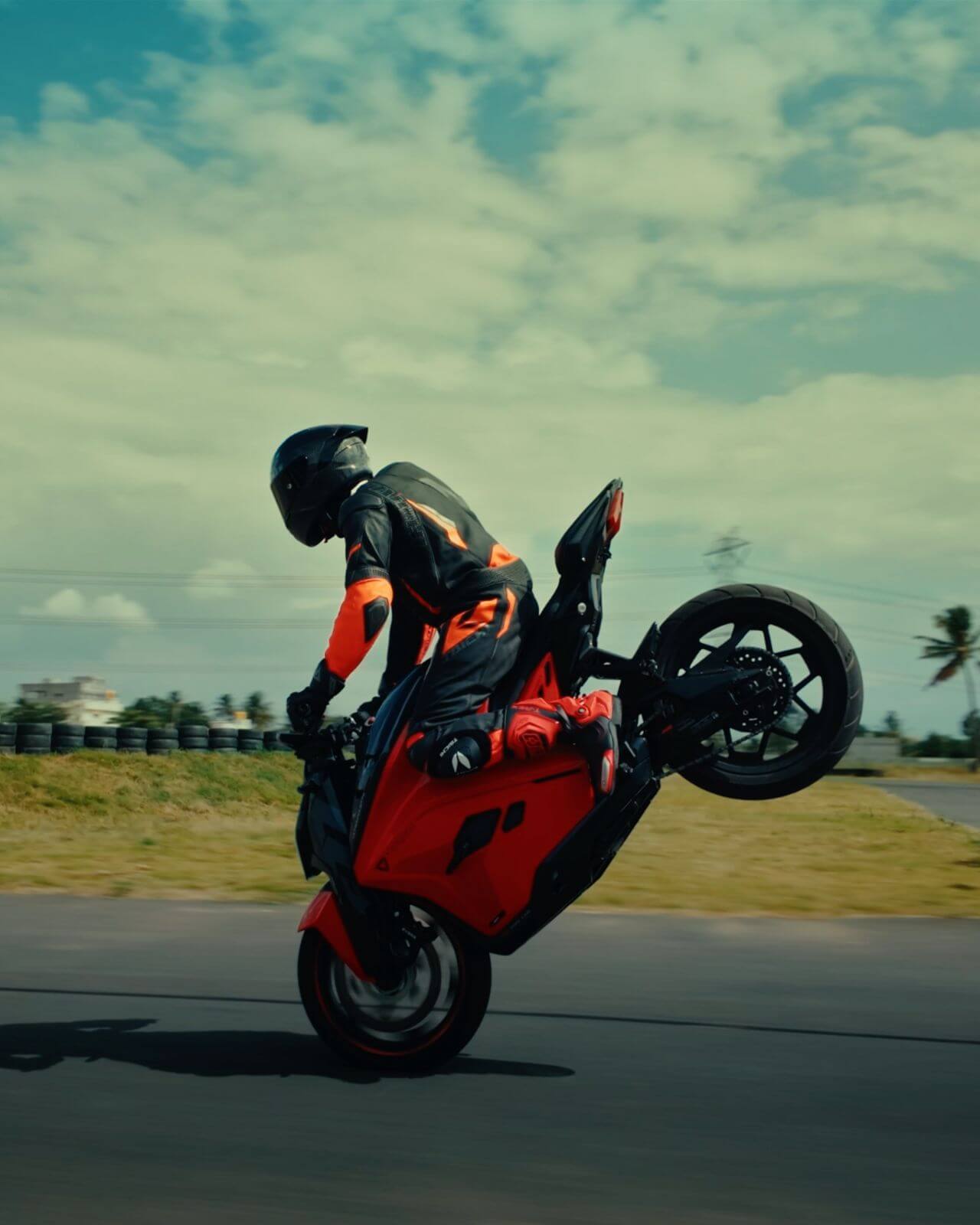 Ultraviolette F77 Ballistic new (1)